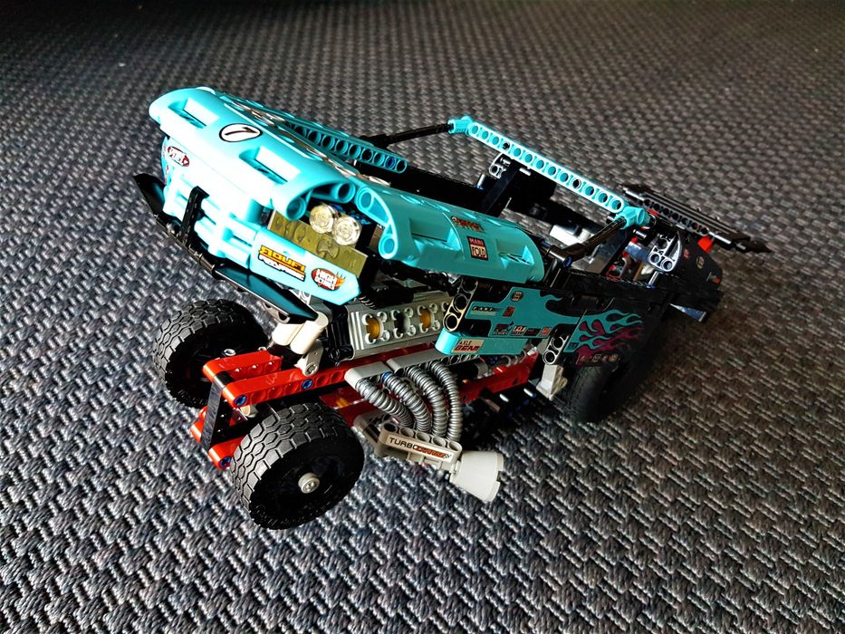 LEGO® Technic 42050: Drag Racer