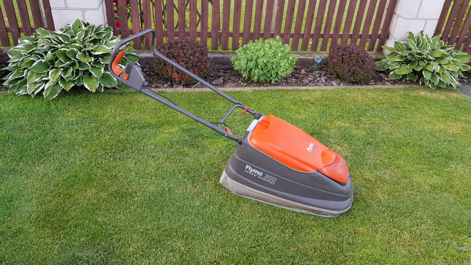 Flymo 300 turbo compact deals