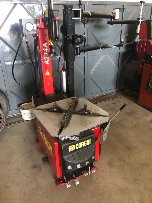 Máquina de desmontar pneus Corghi A224A (nova)