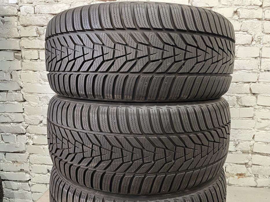 Майже нові зимові шини HANKOOK 225/40 R18 резина Р18