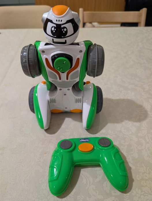 Carro / Robot Chicco telecomandado