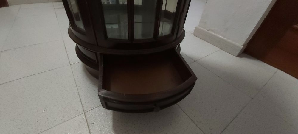 Móvel cristaleira usado