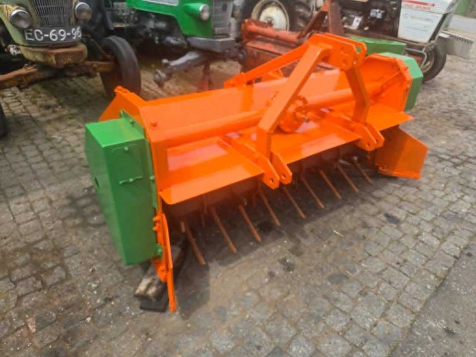 Trituradora de martelos auto alimentador , Milá MOD-MV180 - usada