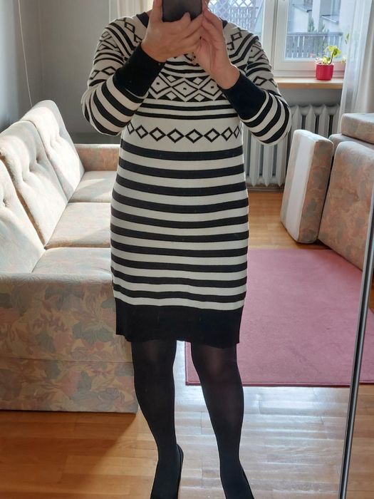 Dzianinowa mini sukienka. EsQualo. Rozmiar S.