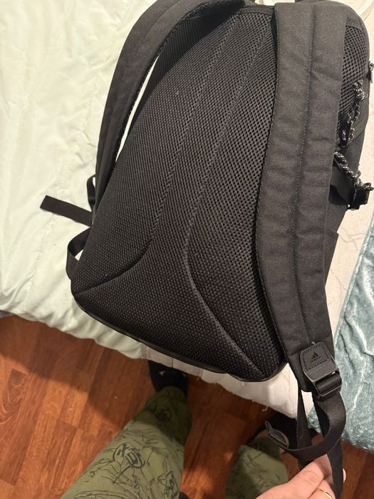 Mochila adidas completamente nova