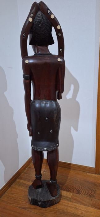 Estátua gigante Africana 1,60 m em pau preto muito trabalhada