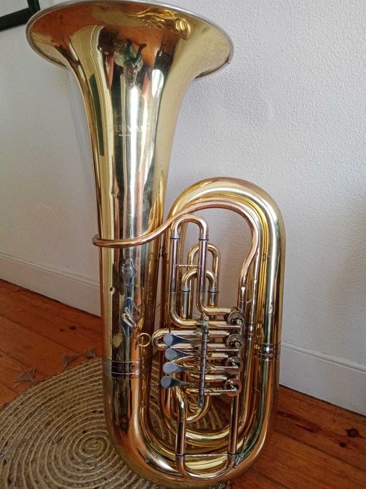 Tuba em sib, marca RUSVAL