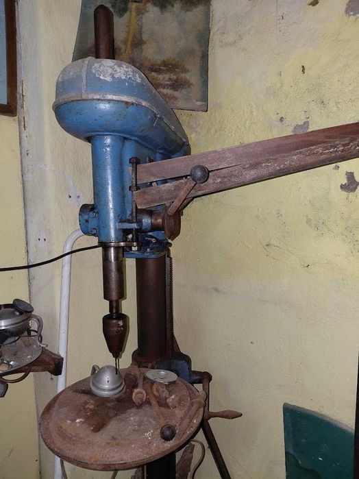 Máquina de prefurar