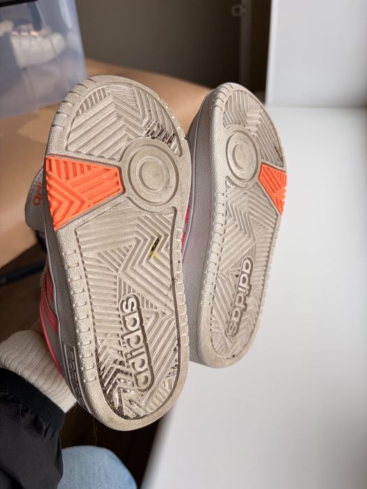 Кросівки адідас для дівчинки 26,5