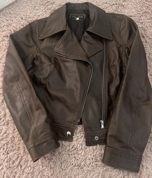 Brązowa skóra damska