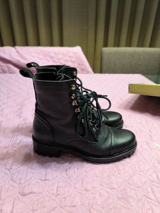 Botins pretas mulher