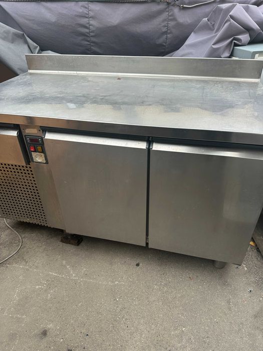 Продам дводверний холодильний стіл бу Zanussi для ресторану