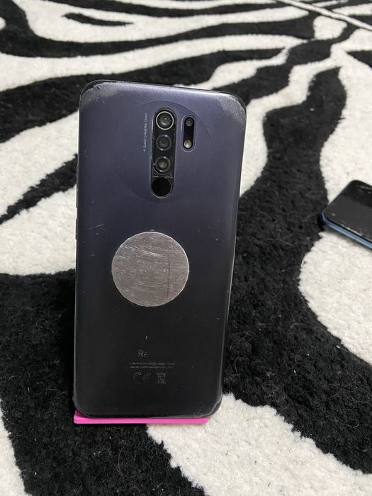 Продам смартфон Xiaomi Redmi 9 у гарному стані!