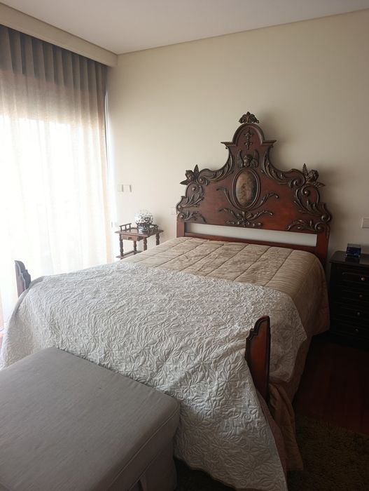 Cama de casal muito antigal estilo D. João V