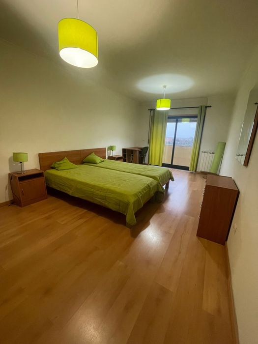 Quarto excelente aluga-se a estudantes em Aveiro