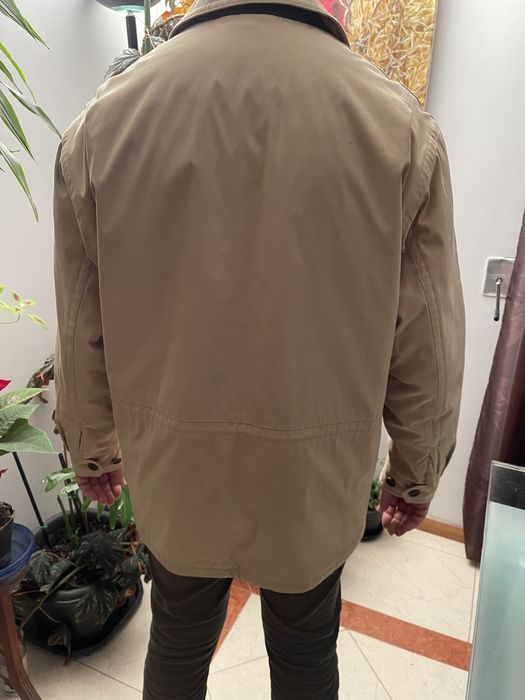 Blusao desportivo,tons cremes