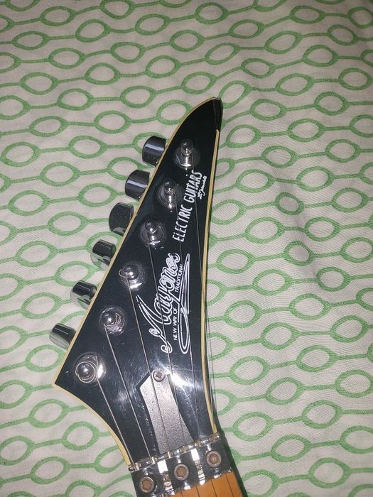 Elektryczna gitara Mayones