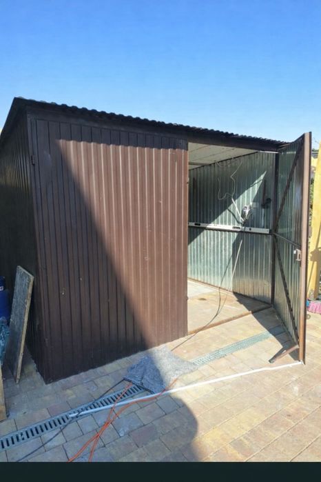 Garaż blaszany blaszak na budowę kolor brązowy