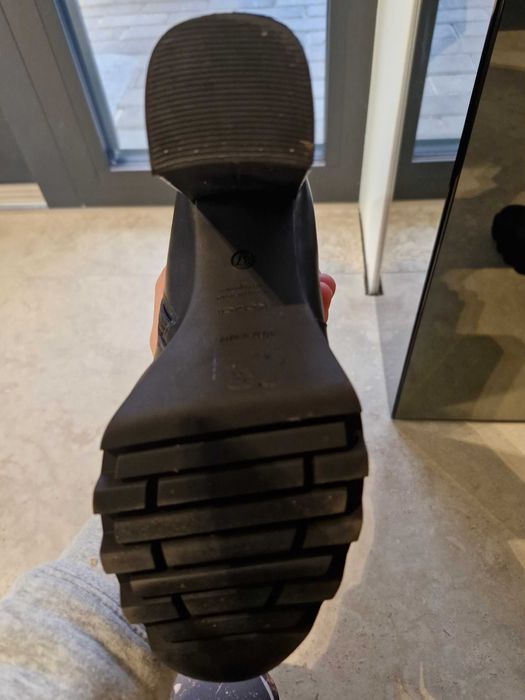 Czarne skórzane kozaki KAZAR na wygodnym obcasie i koturnie r.37