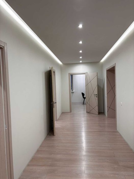 4-х к.квартира з новим євро ремонтом, піша хода до метро, ​​новобудова