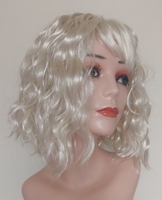 Krótka peruka cosplay anime