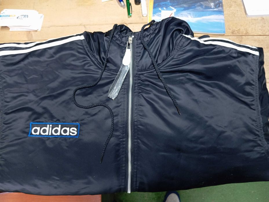 Kurtka adidas czarna z kapturem