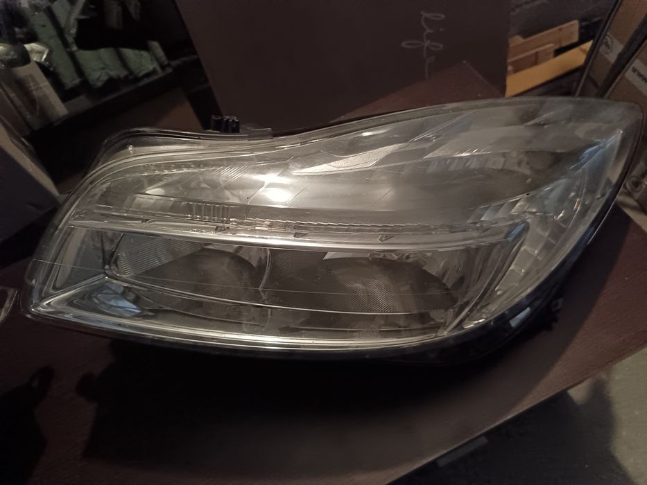 Faróis carrinha Opel Insignia