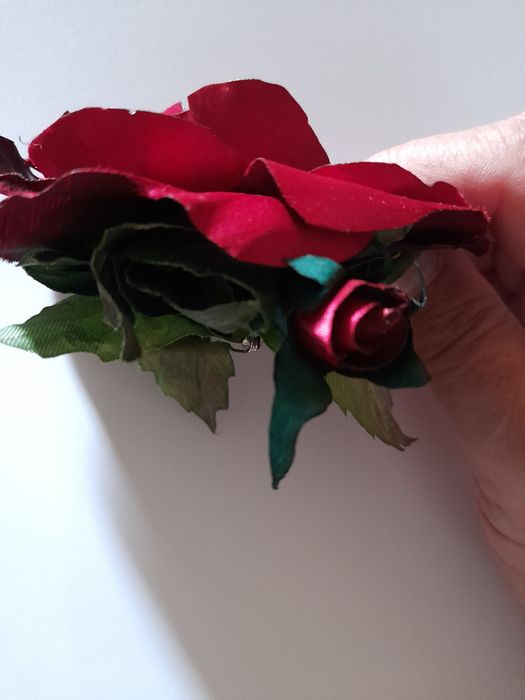 Квітка-брошка. Ручна робота