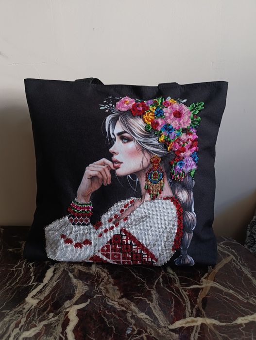Сумка вишита бісером.