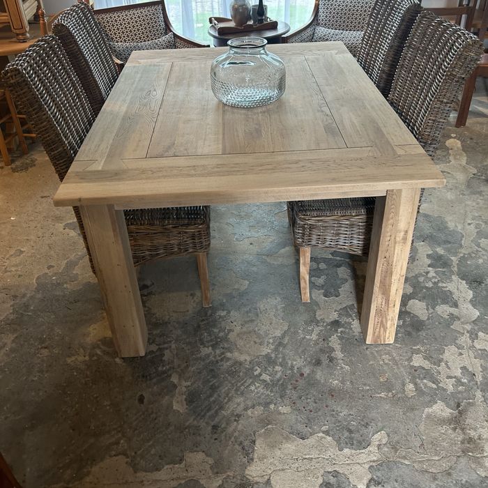 Stół drewniany dębowy w stylu framhouse