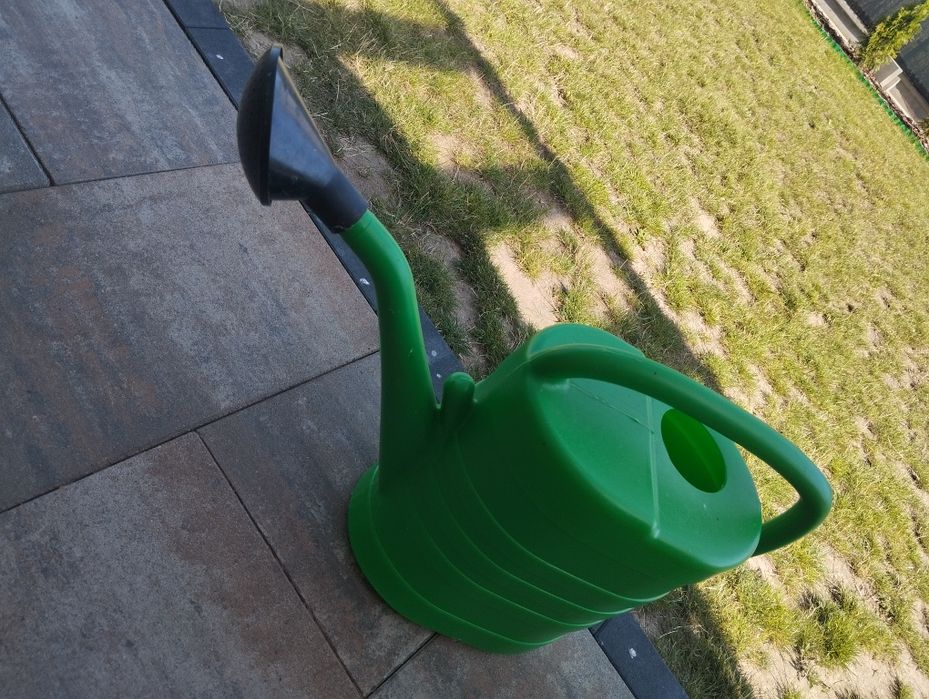 Duża konewka do podlewania nowa!