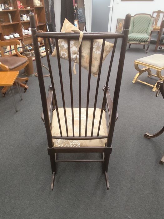 Cadeira de baloiço em madeira