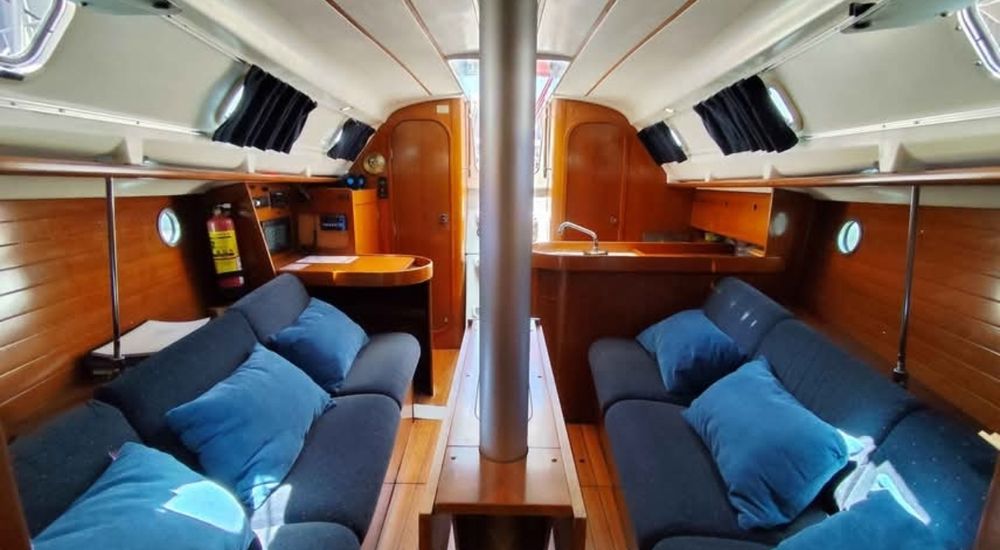 Veleiro Beneteau First 310 com lugar anual