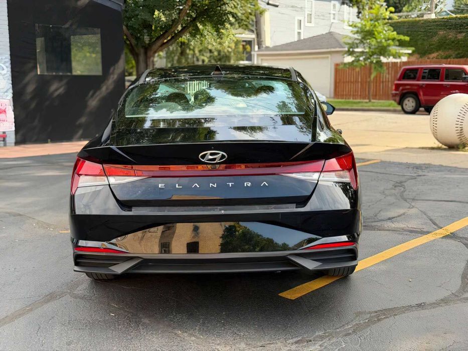 Hyundai Elantra      2022