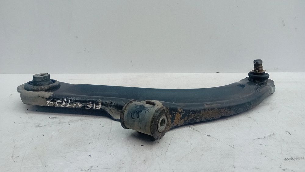 Braço de suspensão frente esquerdo RENAULT Clio III (BR0/1, CR0/1)