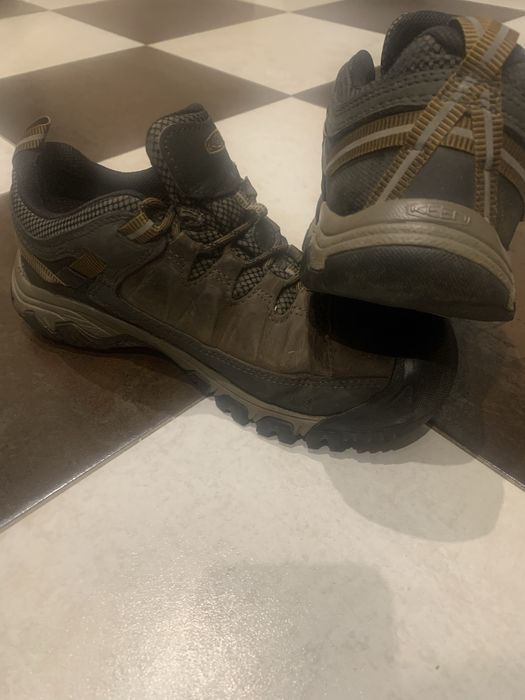 Продам черевики для будівельників KEEN