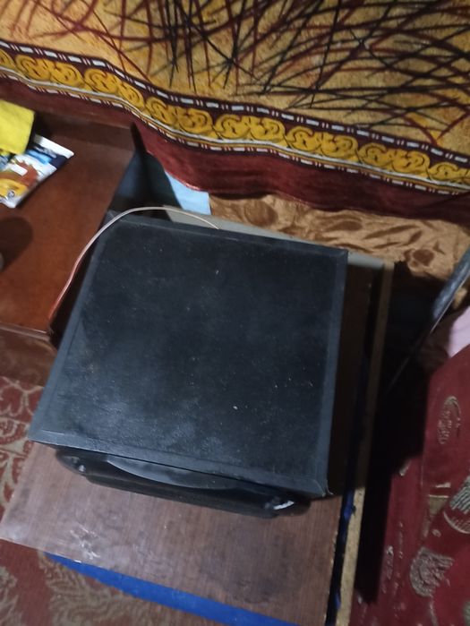 Продам сабуферну колонку в авто повністю робоча іграє чотко.