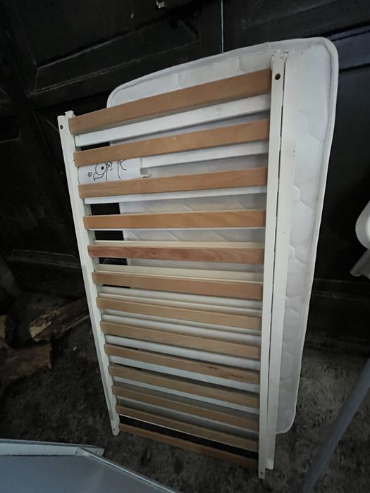 Cama de bebé / berço (2 camas)