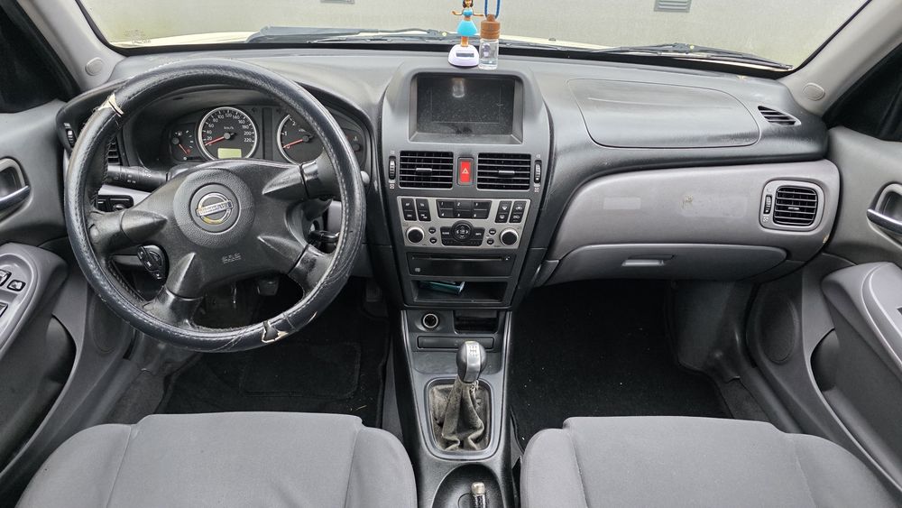 Nissan Almera N16 Sedan