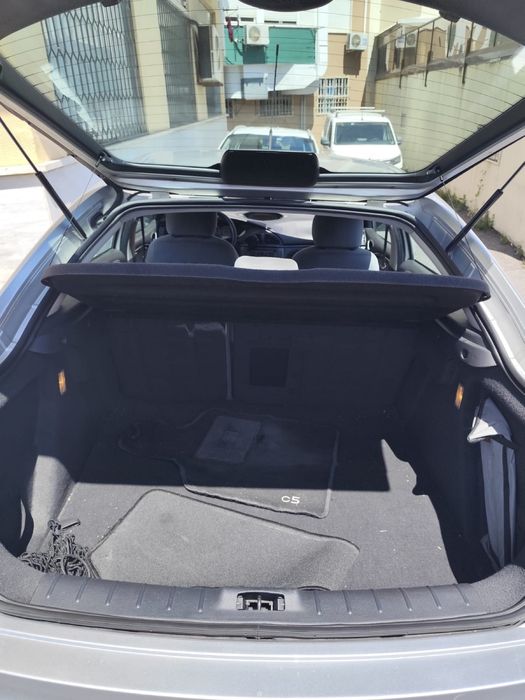 Citroen C5 sedan muito estimado