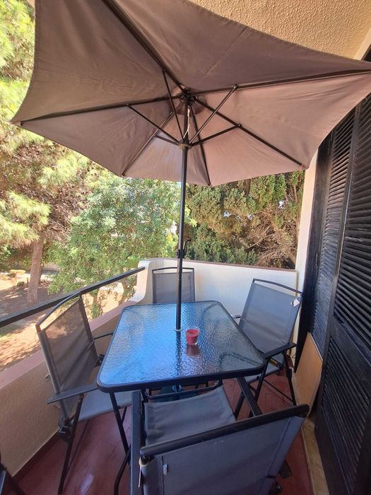 Conjunto mesa e cadeiras