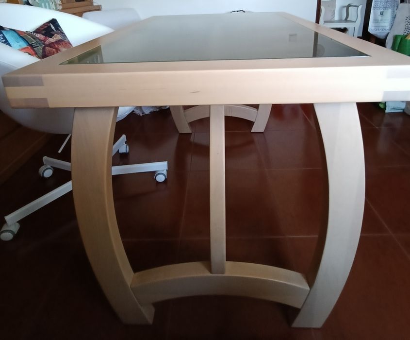 Secretária em madeira maciça