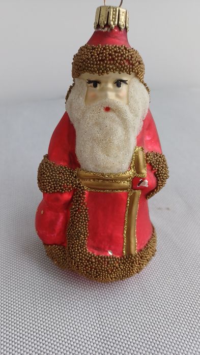 Ялинкові іграшки різні.