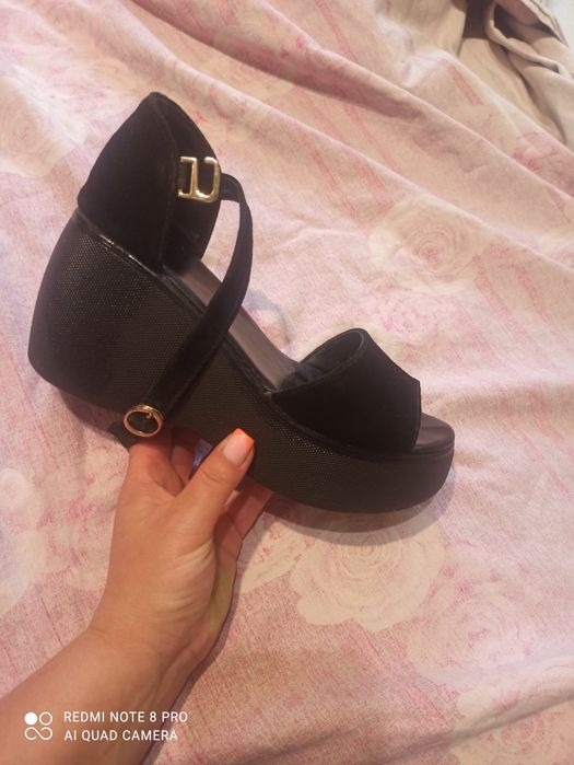 Продам босоножки