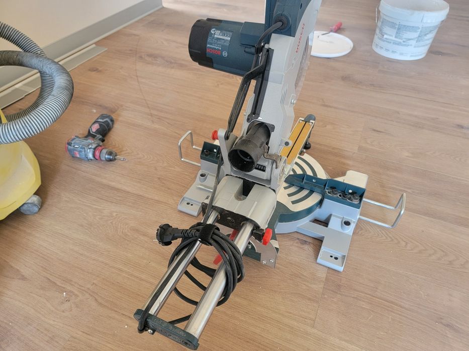 Торцовочная пила Bosch GCM 800 SJ Professional
