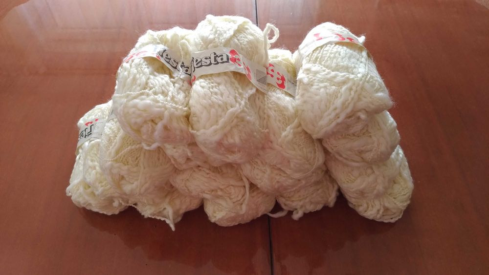 11 motków włóczki  100% acryl