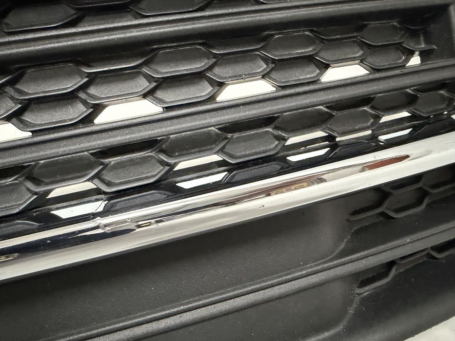 Kratka Zderzaka Prawy Przód VOLVO XC90 16-19r. CHROM