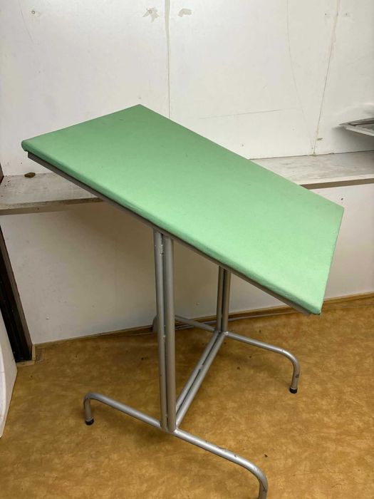 Mesa de apoio, ideal para embalamento têxtil ou confecção