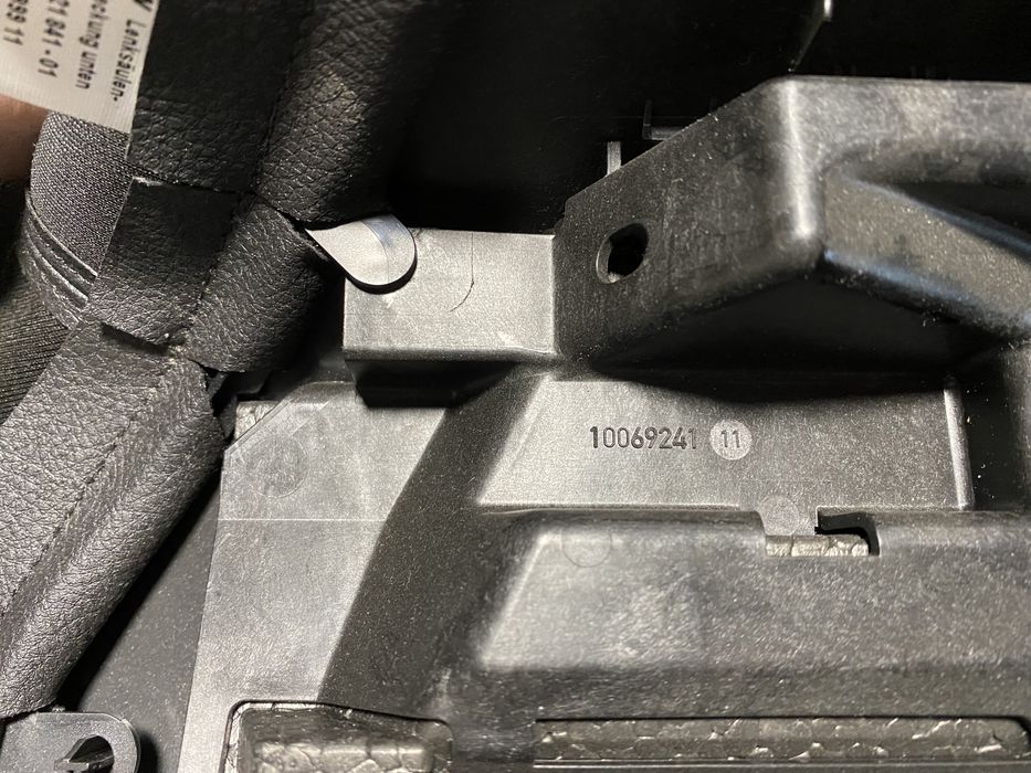 Bmw f30 Корпус защиты руля,кожух рулевой колонки, пластик руль колонки