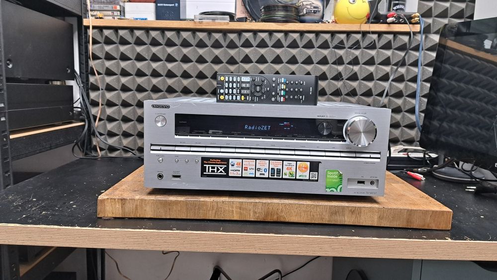 Amplituner Onkyo TX-NR727 z pilotem